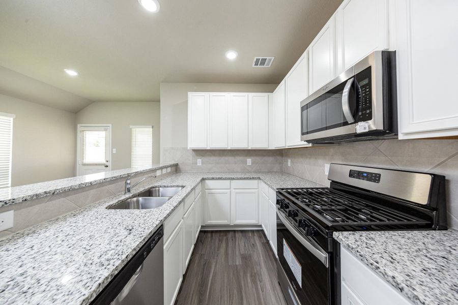 Furnished interior view inside a new home in Mackenzie Creek, Conroe (Image 5).