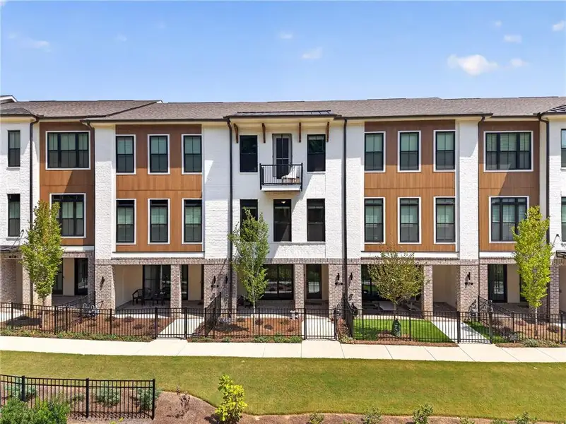 Condo located in Alpharetta, GA showcasing its design and architecture (Image 4). Condo located in Alpharetta, GA showcasing its design and architecture (Image 4).