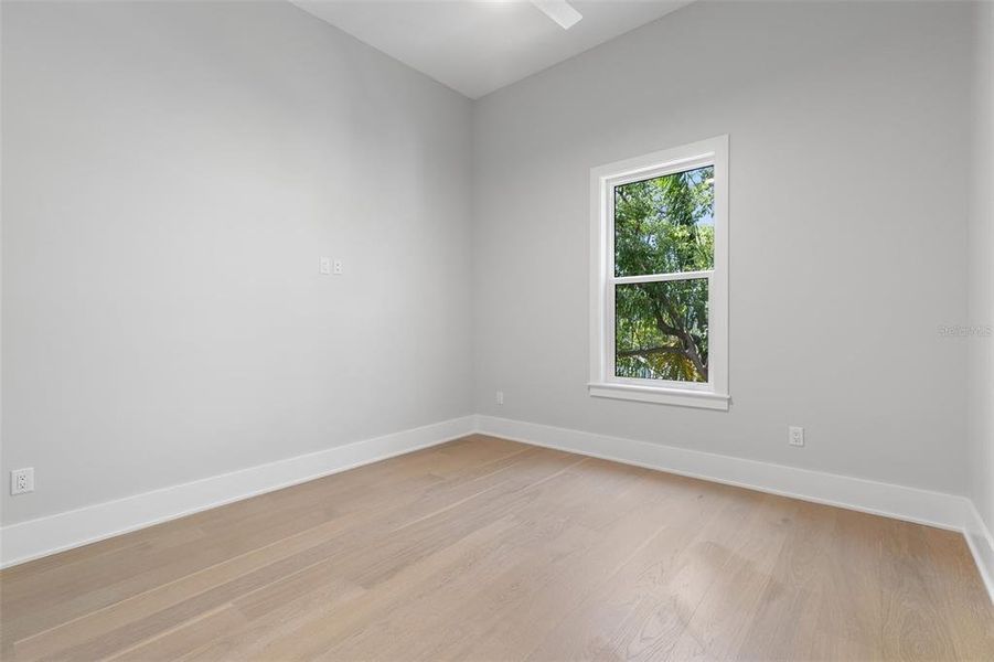 Spacious, unfurnished interior of a new home in , Tampa (Image 18).