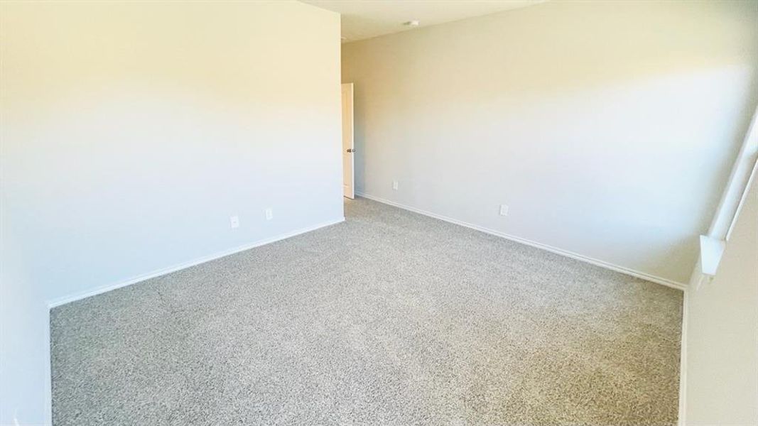 Spacious, unfurnished interior of a new home in Sunnycreek, Fort Worth (Image 12).