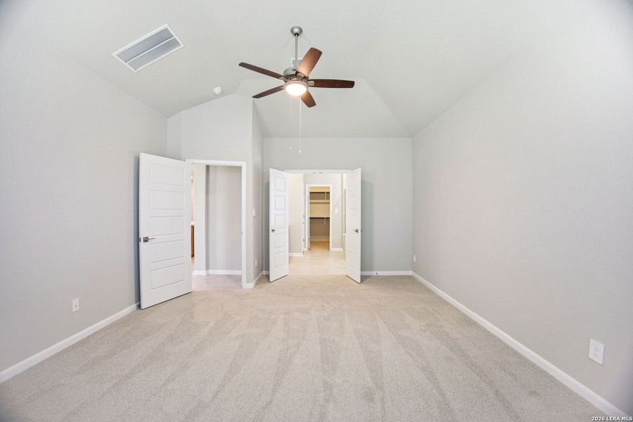 Spacious, unfurnished interior of a new home in , San Antonio (Image 25).