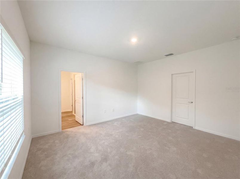 Spacious, unfurnished interior of a new home in Grand Park, Dunnellon (Image 14).