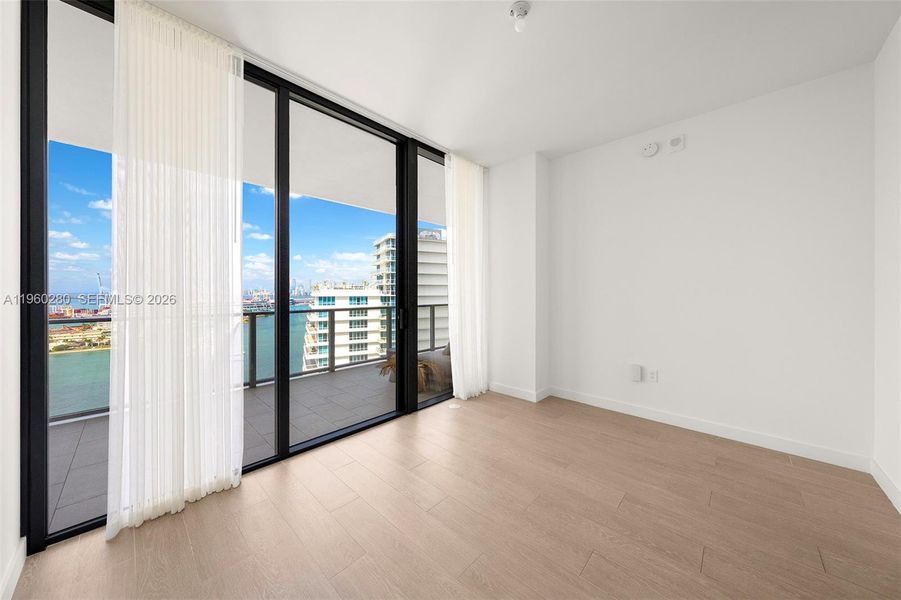 Spacious, unfurnished interior of a new home in , Miami Beach (Image 21).