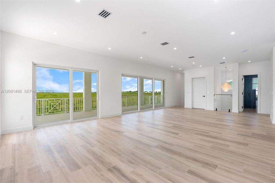 Spacious, unfurnished interior of a new home in , Tavernier (Image 71).