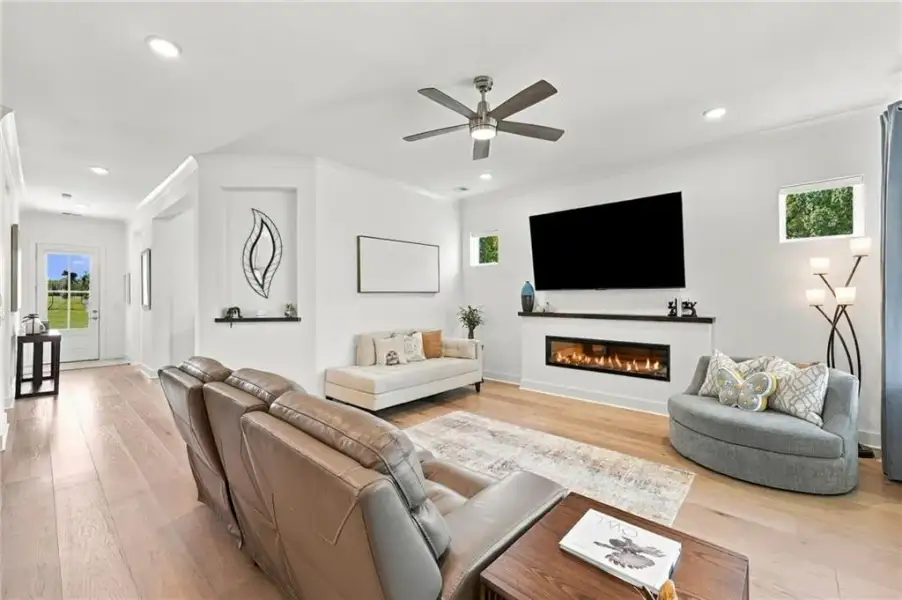 Furnished interior view inside a new home in The Retreat at Sterling on the Lake 48', Flowery Branch (Image 39).
