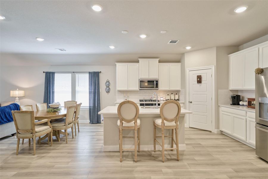 Furnished interior view inside a new home in Montgomery Oaks - Estate, Conroe (Image 14). Furnished interior view inside a new home in Montgomery Oaks - Estate, Conroe (Image 14).