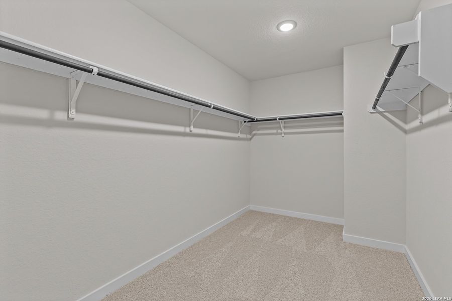 Spacious, unfurnished interior of a new home in Hacienda, San Antonio (Image 18).