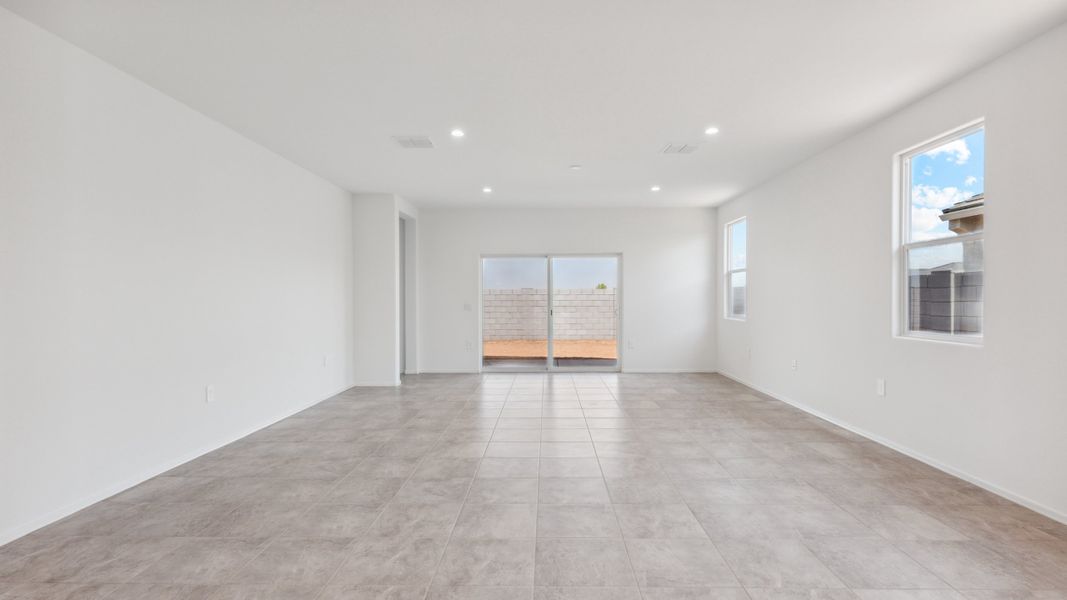 Spacious, unfurnished interior of a new home in Anthem at Merrill Ranch, Florence (Image 13).