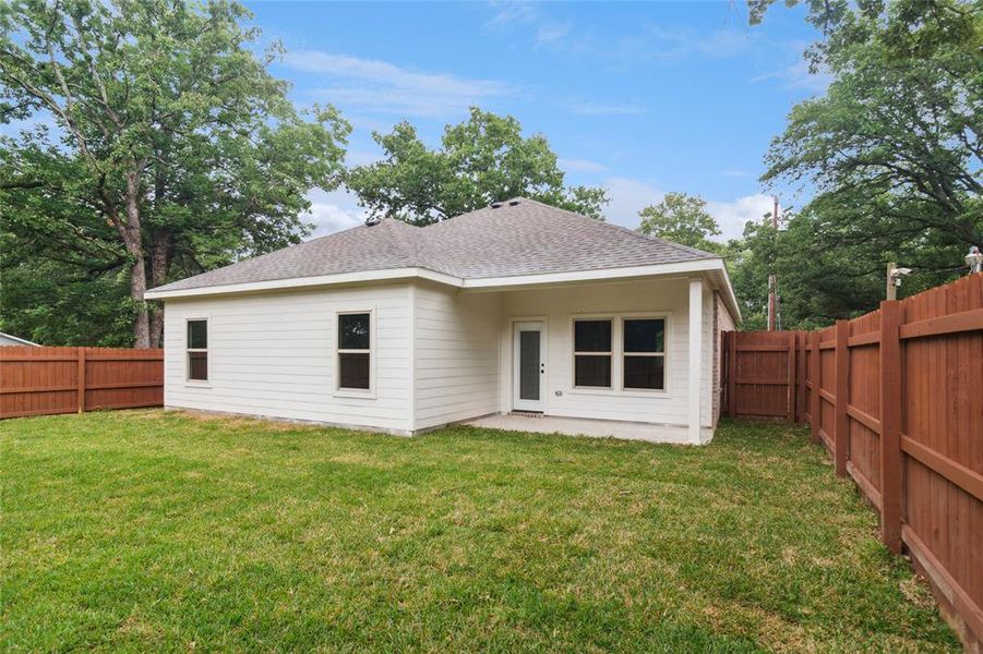 Front exterior of a new home in , Mabank, TX, highlighting curb appeal (Image 1). Front exterior of a new home in , Mabank, TX, highlighting curb appeal (Image 1).