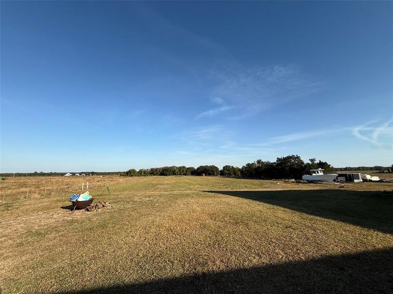 Exterior details and patio area of a home in , Bartow (Image 28).