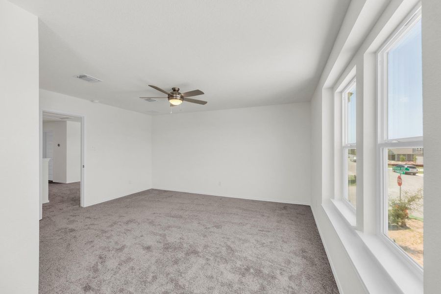 Spacious, unfurnished interior of a new home in Sonterra - Cool Water, Jarrell (Image 24).