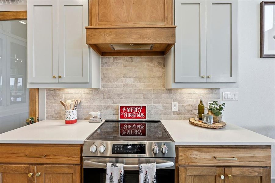 Furnished interior view inside a new home in , Lipan (Image 12).