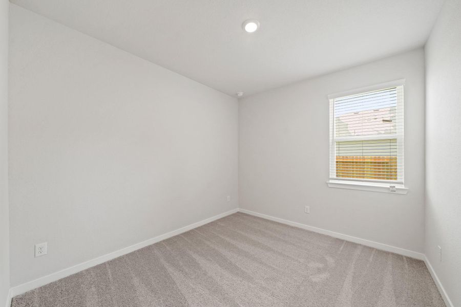 Spacious, unfurnished interior of a new home in Valor Park, Bay City (Image 21).