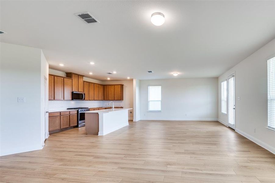 Spacious, unfurnished interior of a new home in Sierra Vista at Kelly Ranch, Aledo (Image 23).