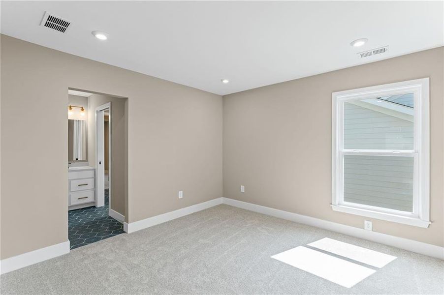 Spacious, unfurnished interior of a new home in Twin Lakes, Hoschton (Image 27).