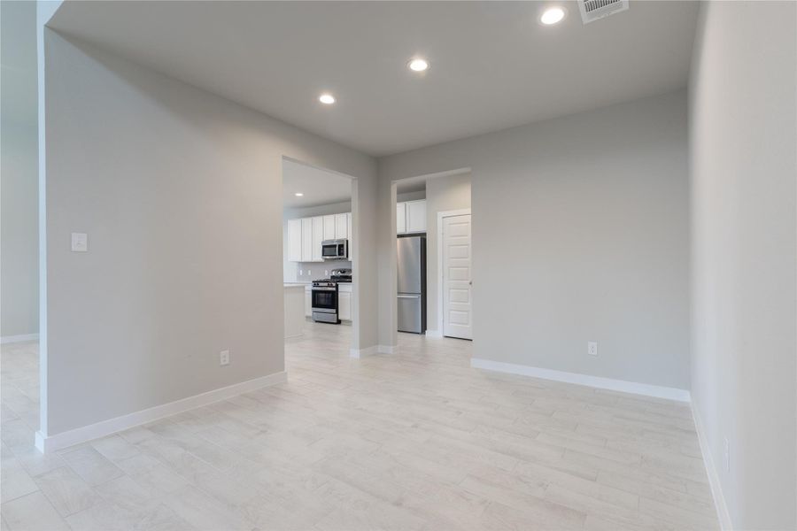 Spacious, unfurnished interior of a new home in Morton Creek Ranch, Katy (Image 28).