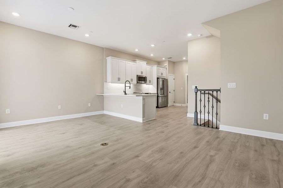 Spacious, unfurnished interior of a new home in Seahaven, Punta Gorda (Image 17).