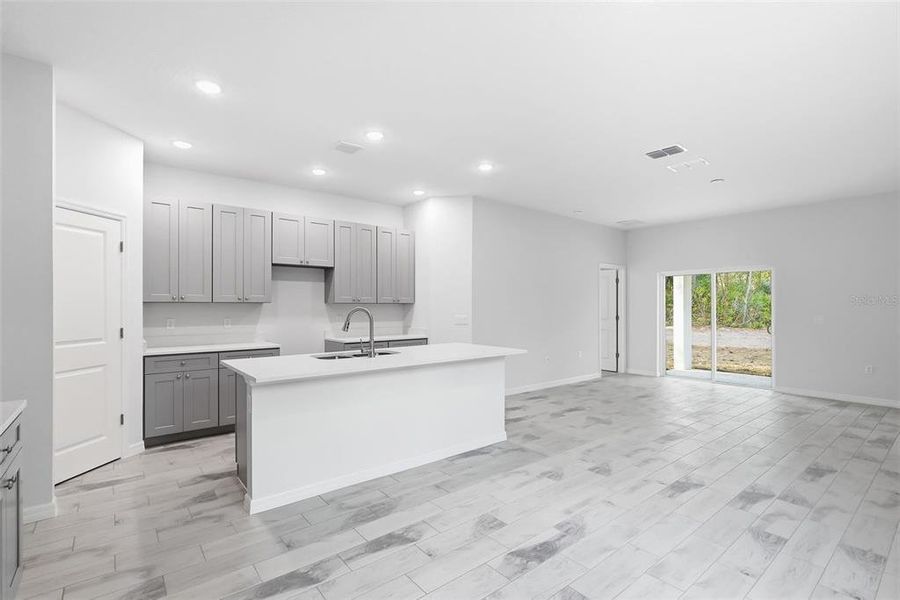Furnished interior view inside a new home in , Altamonte Springs (Image 14).