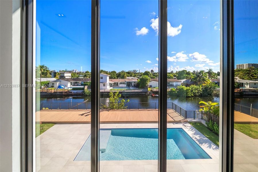 Exterior details and patio area of a home in , Miami (Image 26).