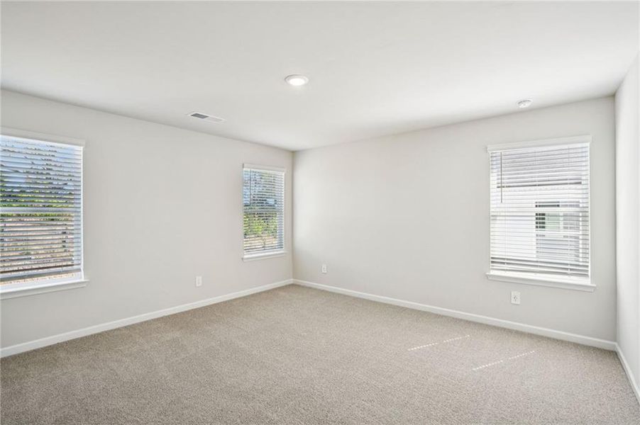 Spacious, unfurnished interior of a new home in Hawthorne Station, College Park (Image 34).