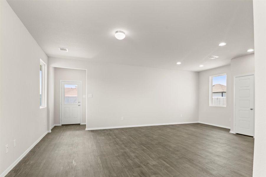 Spacious, unfurnished interior of a new home in Casetta Ranch, Kyle (Image 12).