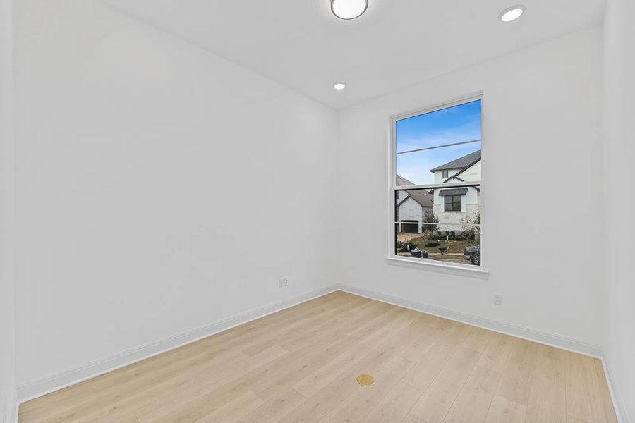 Spacious, unfurnished interior of a new home in Wolf Ranch West Bend - 60', Georgetown (Image 11).