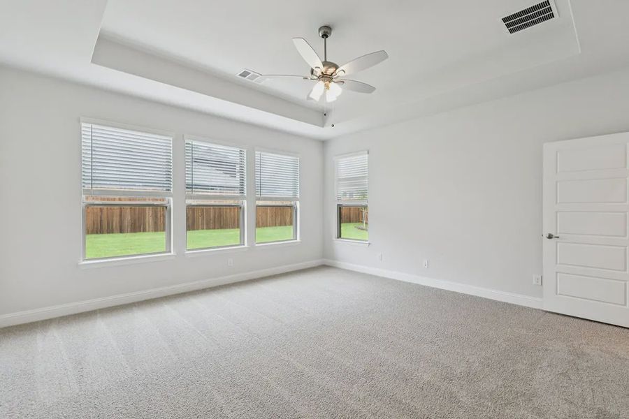 Spacious, unfurnished interior of a new home in Oaks of North Grove, Waxahachie (Image 9).
