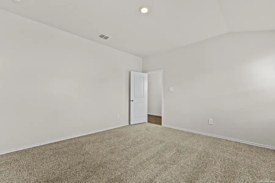 Spacious, unfurnished interior of a new home in Laurel Vistas, San Antonio (Image 22).