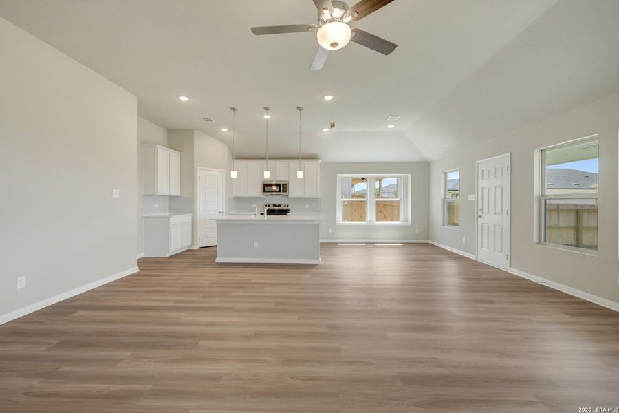 Spacious, unfurnished interior of a new home in Greenspoint Heights, Seguin (Image 34).
