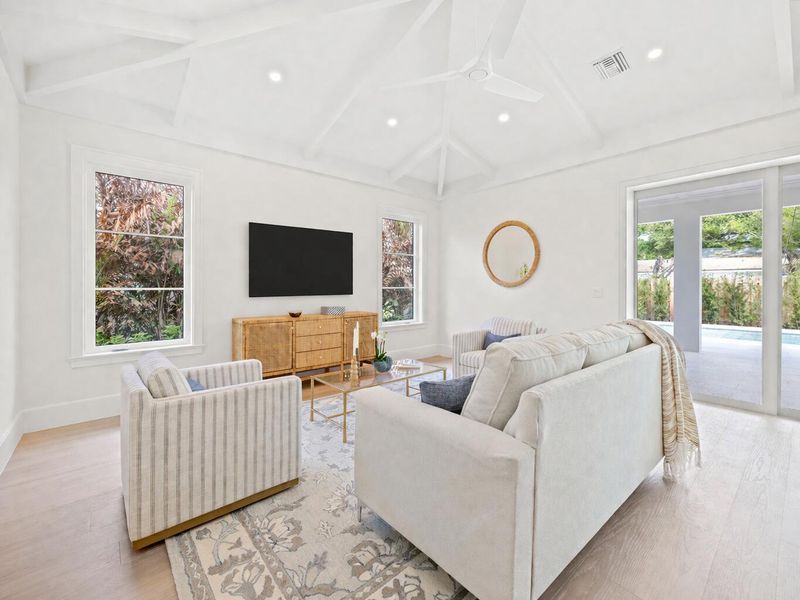 775 acacia LR with TV