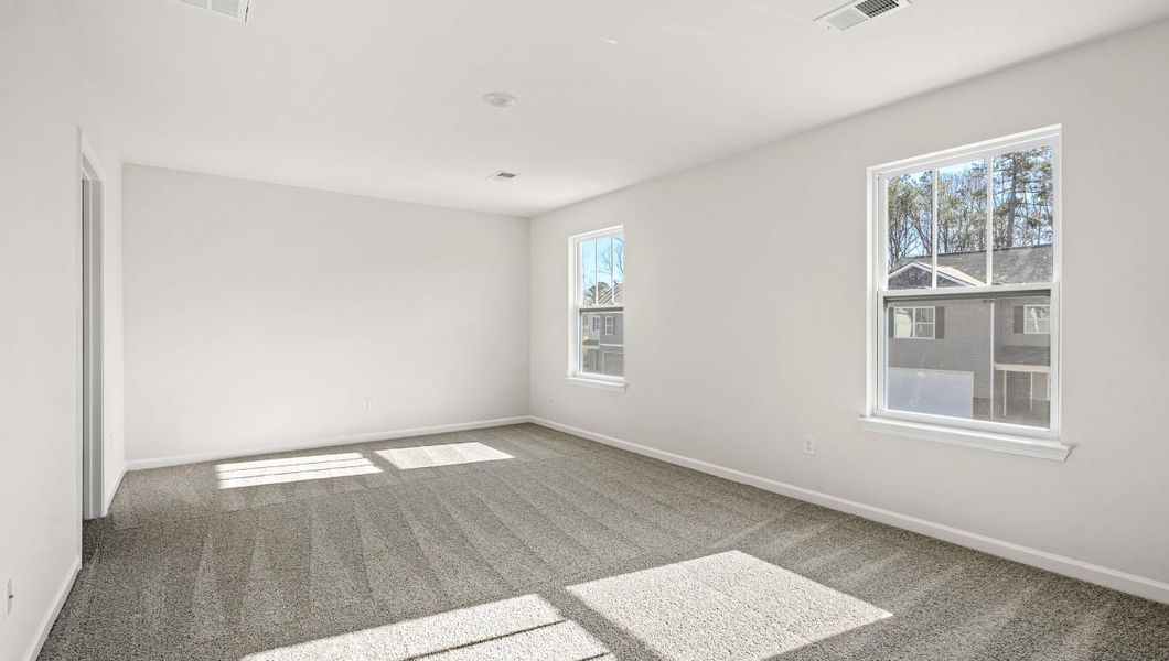Spacious, unfurnished interior of a new home in Trailside Run, Spartanburg (Image 21).