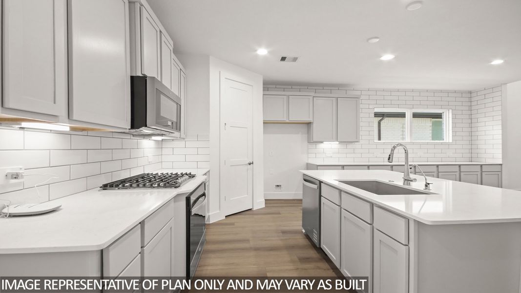 Representative furnished interior of a home built from the Sapphire by D.R. Horton in Hills of Westlake, Conroe (Image 9).