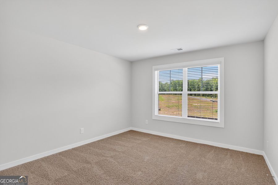Spacious, unfurnished interior of a new home in The Fairways at Mirror Lake, Villa Rica (Image 23).
