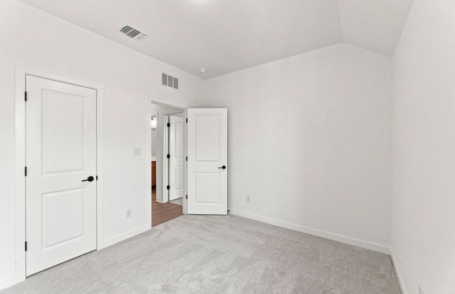 Representative unfurnished interior of a home built from the Elliott by Pulte Homes in West Cypress Hills, Spicewood (Image 27).