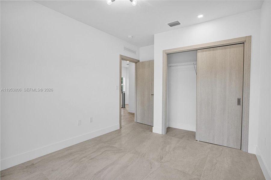 Spacious, unfurnished interior of a new home in , Miami (Image 19).