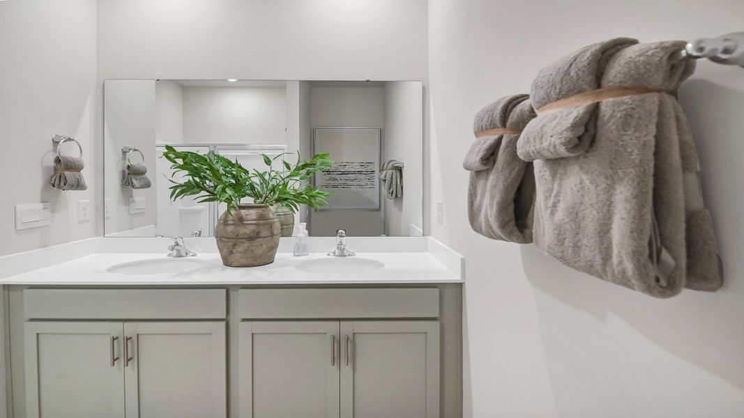 Representative interior finishes for a home built from the ALLEX by D.R. Horton in Leatherstone, Blythewood (Image 19).