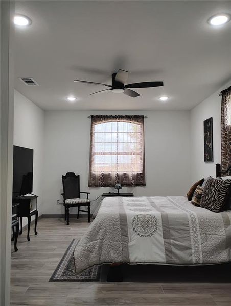 Furnished interior view inside a new home in , Edgewood (Image 5).