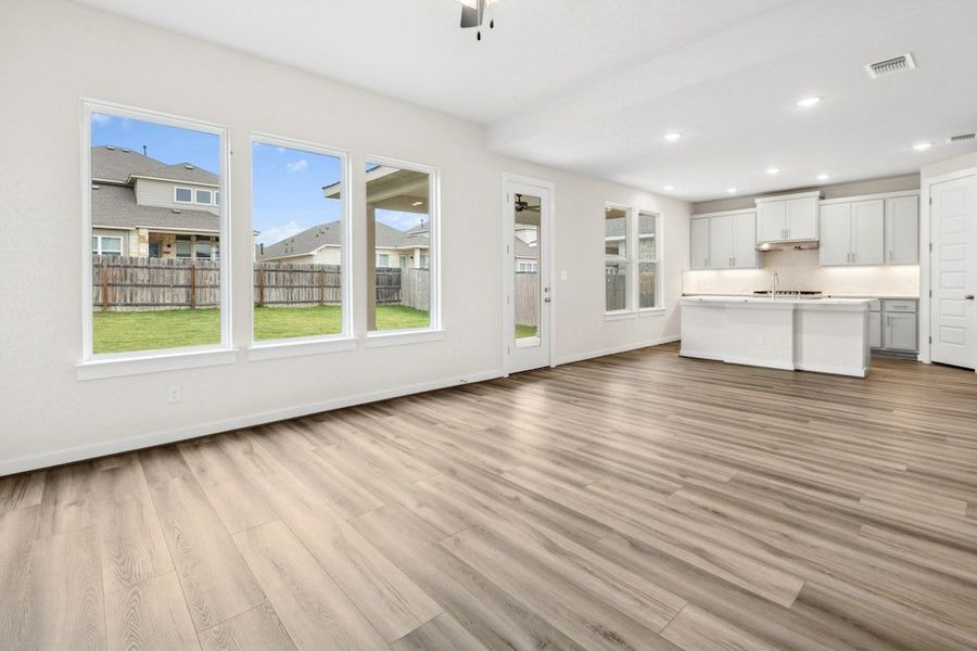 Spacious, unfurnished interior of a new home in University Heights, Round Rock (Image 17).