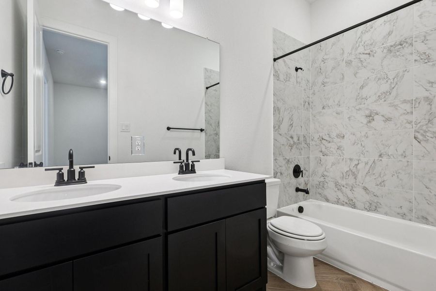 Furnished interior view inside a new home in Sienna 65', Missouri City (Image 12).