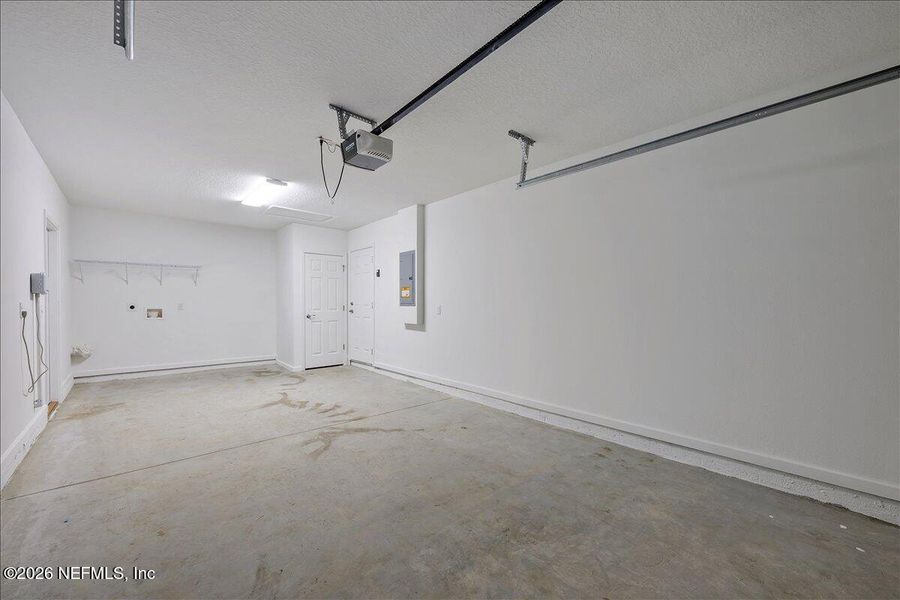 Spacious, unfurnished interior of a new home in , Palatka (Image 25).