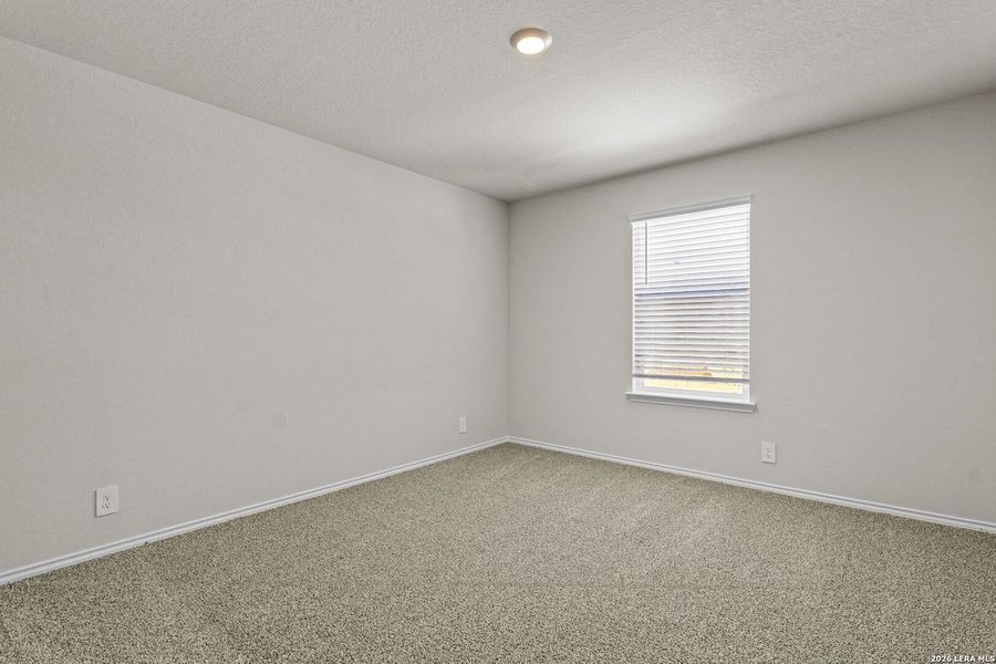 Spacious, unfurnished interior of a new home in Redbird Ranch, San Antonio (Image 31).
