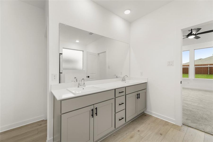 18. 3011 Genevieve - Bath (3) 18. 3011 Genevieve - Bath (3)