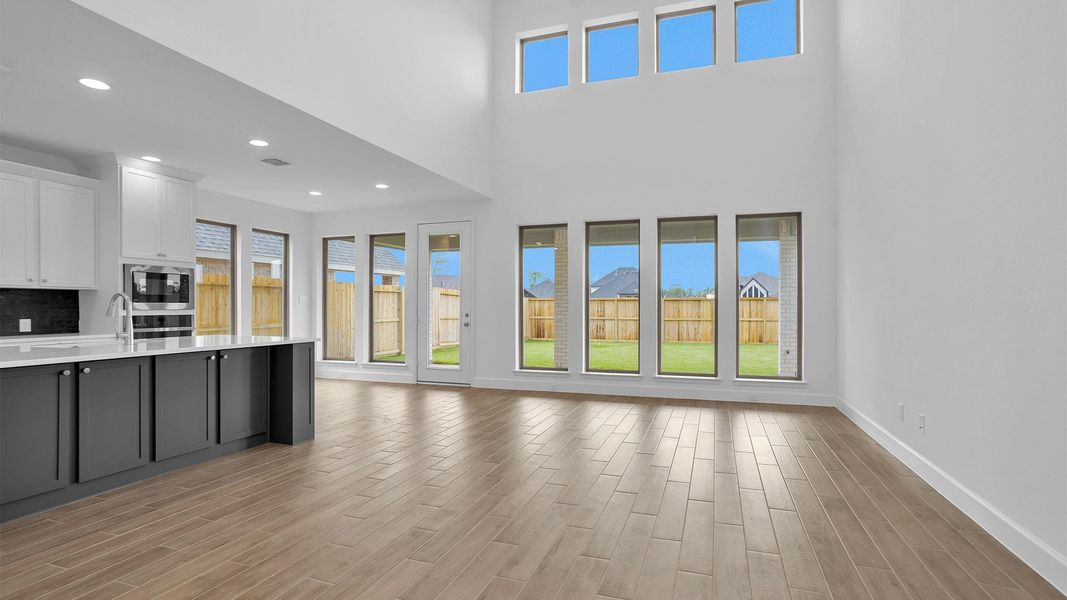 Spacious, unfurnished interior of a new home in Sienna 50', Missouri City (Image 9). Spacious, unfurnished interior of a new home in Sienna 50', Missouri City (Image 9).