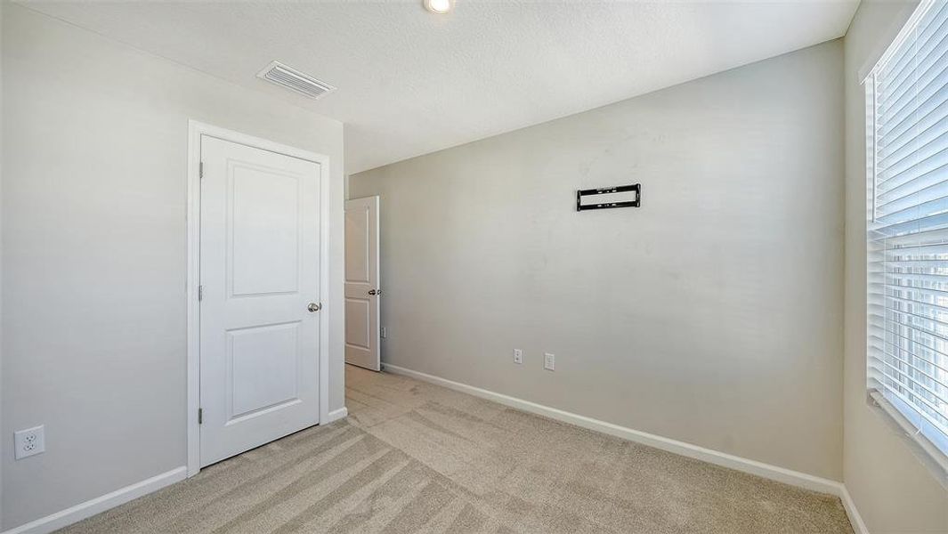 Spacious, unfurnished interior of a new home in , Bradenton (Image 39).