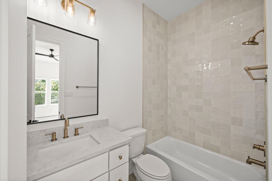 The en-suite bath enjoys a tub/shower combo and some beautiful glazed tile!