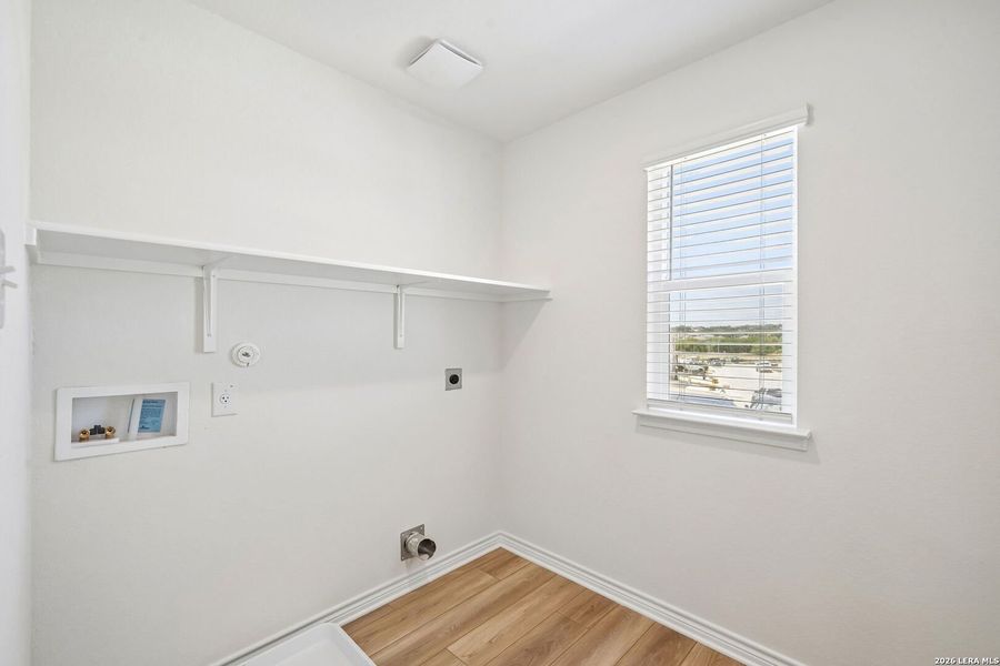 Spacious, unfurnished interior of a new home in Nagel Crossing, San Antonio (Image 13).
