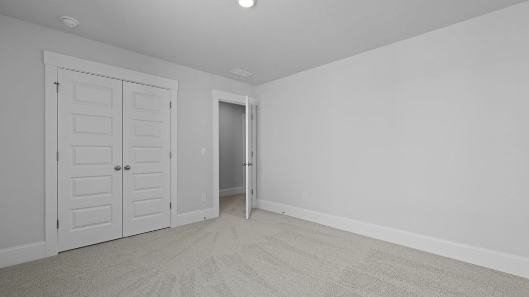 Spacious, unfurnished interior of a new home in Sheep Island, Summerville (Image 46).