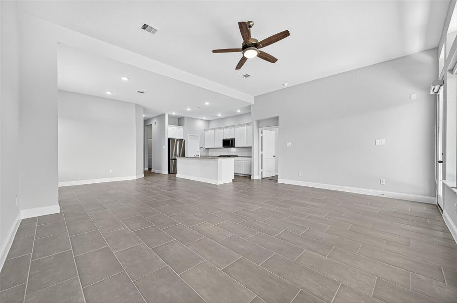 Spacious, unfurnished interior of a new home in Jordan Ranch: Signature Series, Katy (Image 32).