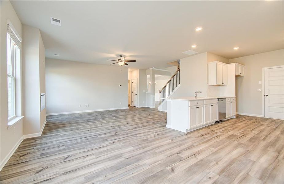 Spacious, unfurnished interior of a new home in Berkeley Lakes, Locust Grove (Image 25).