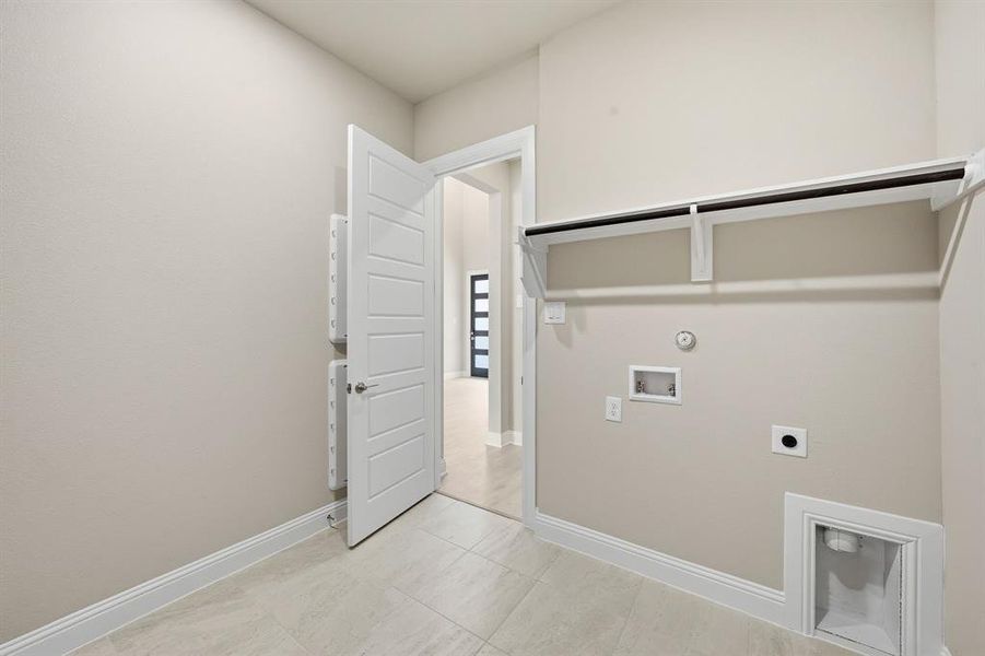 Spacious, unfurnished interior of a new home in Walsh, Aledo (Image 11).